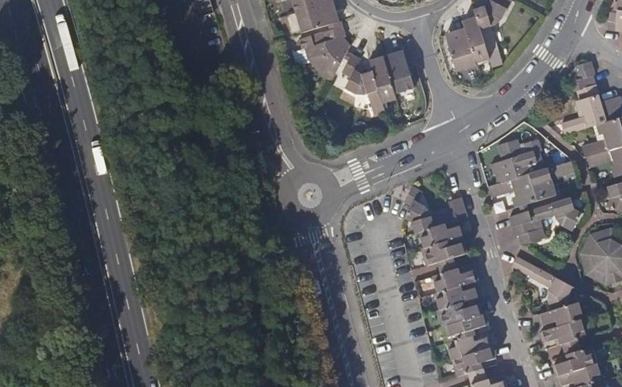 Vue aérienne du Rond-point anonyme n°611188264