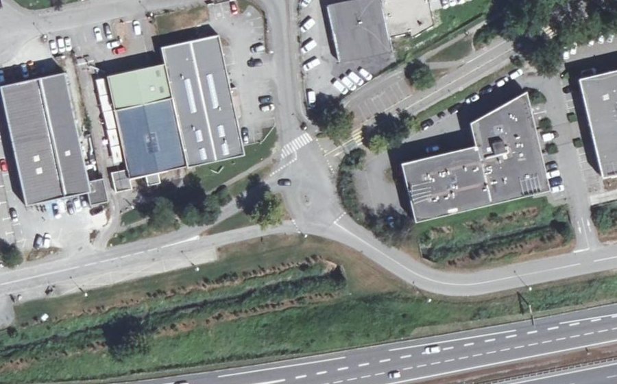 Vue aérienne du Rond-point anonyme n°61122383