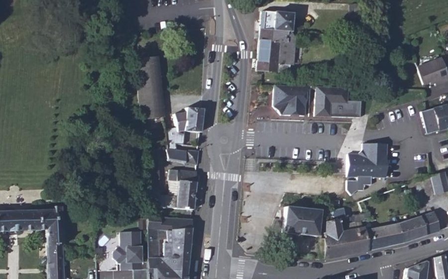 Vue aérienne du Rond-point anonyme n°611853308