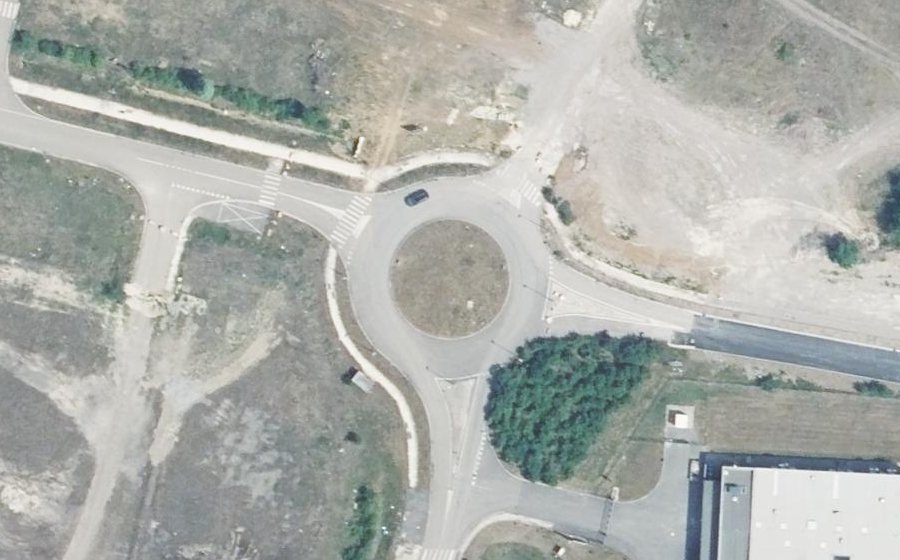 Vue aérienne du Rond-point anonyme n°612053464