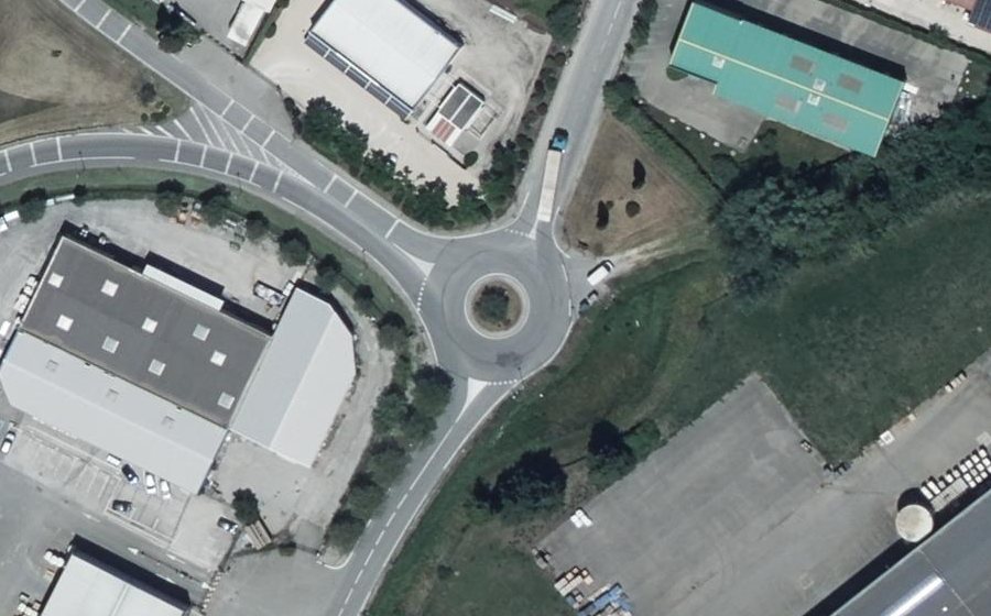 Vue aérienne du Rond-point anonyme n°61212563