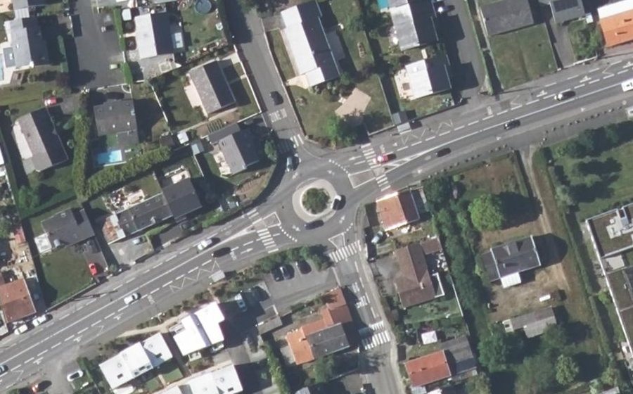 Vue aérienne du Rond-point anonyme n°612166871
