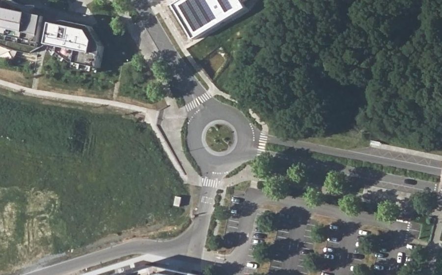 Vue aérienne du Rond-point anonyme n°612344978