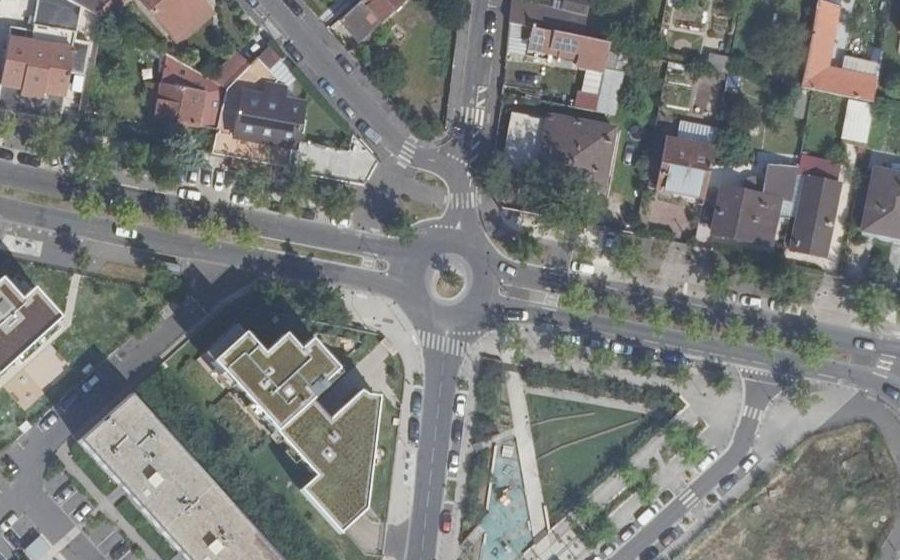 Vue aérienne du Rond-point anonyme n°612348072