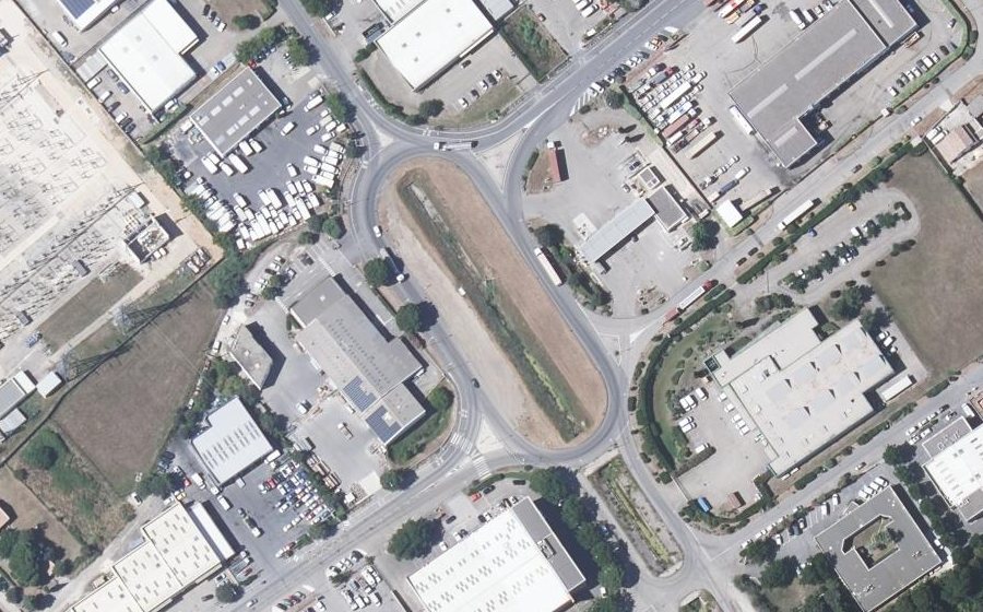 Vue aérienne du Rond-point anonyme n°61236101