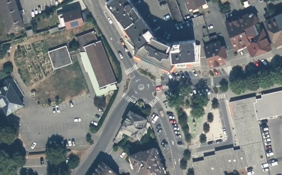 Vue aérienne du Rond-point anonyme n°612379679