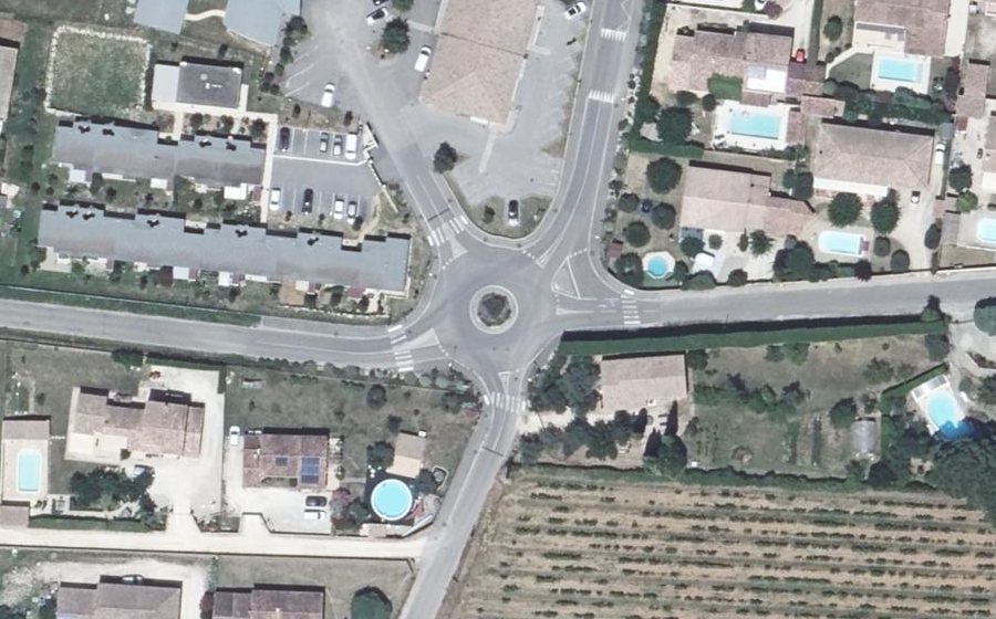 Vue aérienne du Rond-point anonyme n°613007642