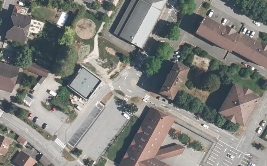 Vue aérienne du Rond-point anonyme n°61314089