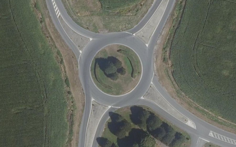 Vue aérienne du Rond-point anonyme n°613159686