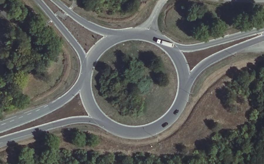 Vue aérienne du Rond-point anonyme n°6131852
