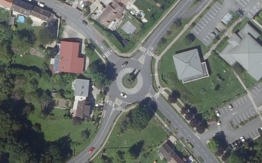 Vue aérienne du Rond-point anonyme n°613446746