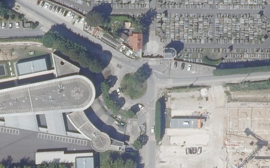 Vue aérienne du Rond-point anonyme n°613446853