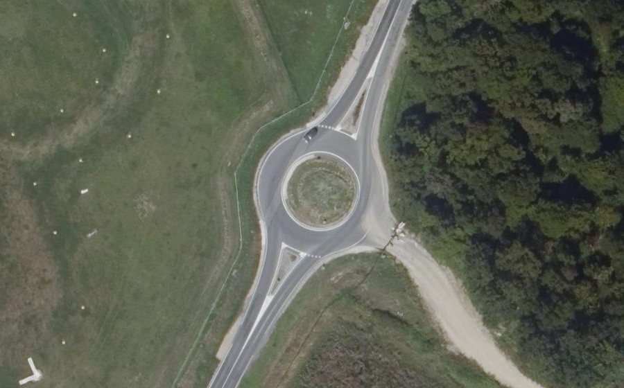 Vue aérienne du Rond-point anonyme n°613446859