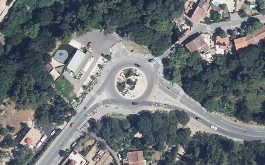 Vue aérienne du Rond-point anonyme n°613595833