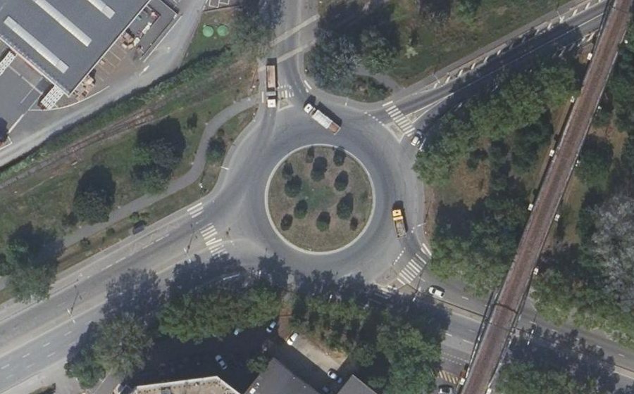 Vue aérienne du Rond-point anonyme n°61361630