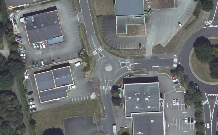 Vue aérienne du Rond-point anonyme n°61376670