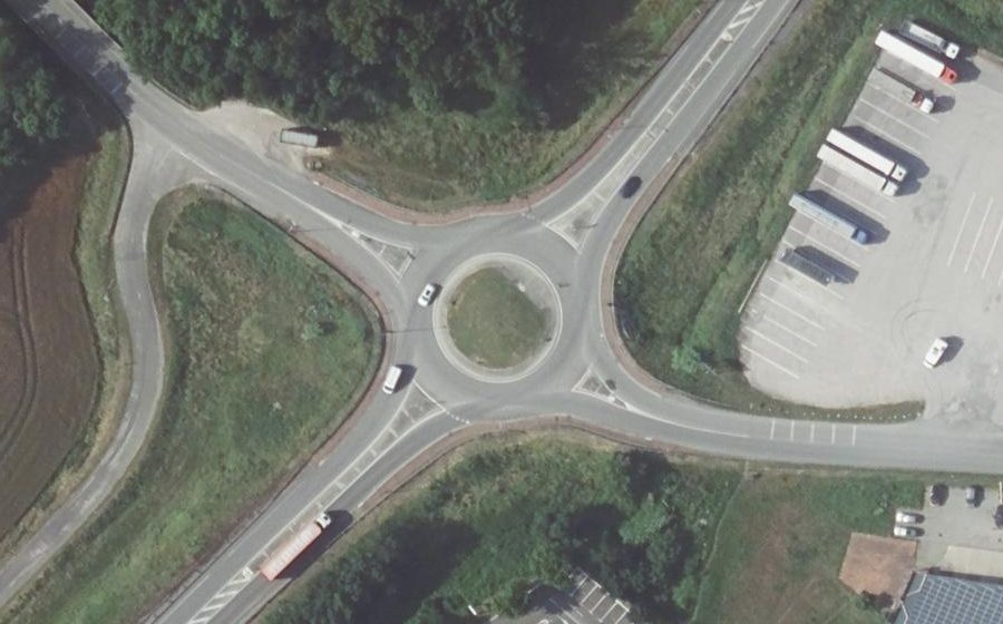 Vue aérienne du Rond-point anonyme n°613829519