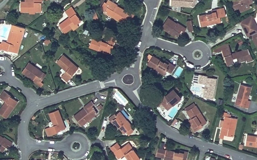 Vue aérienne du Rond-point anonyme n°613874963