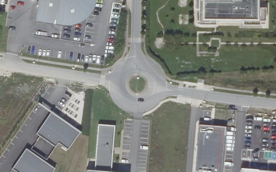 Vue aérienne du Rond-point anonyme n°614006525