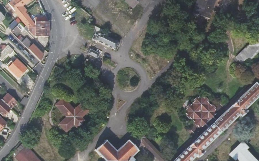 Vue aérienne du Rond-point anonyme n°61400788