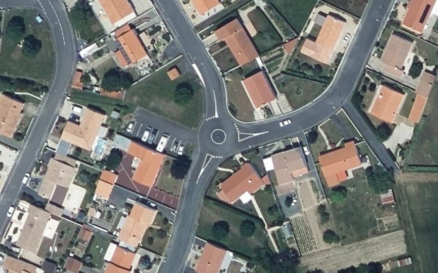 Vue aérienne du Rond-point anonyme n°614042356