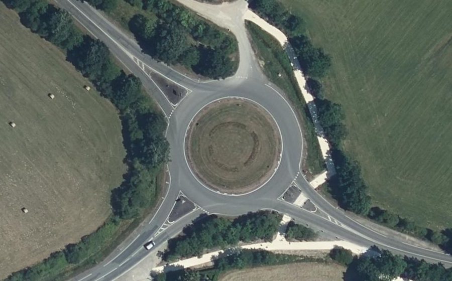 Vue aérienne du Rond-point anonyme n°61417503