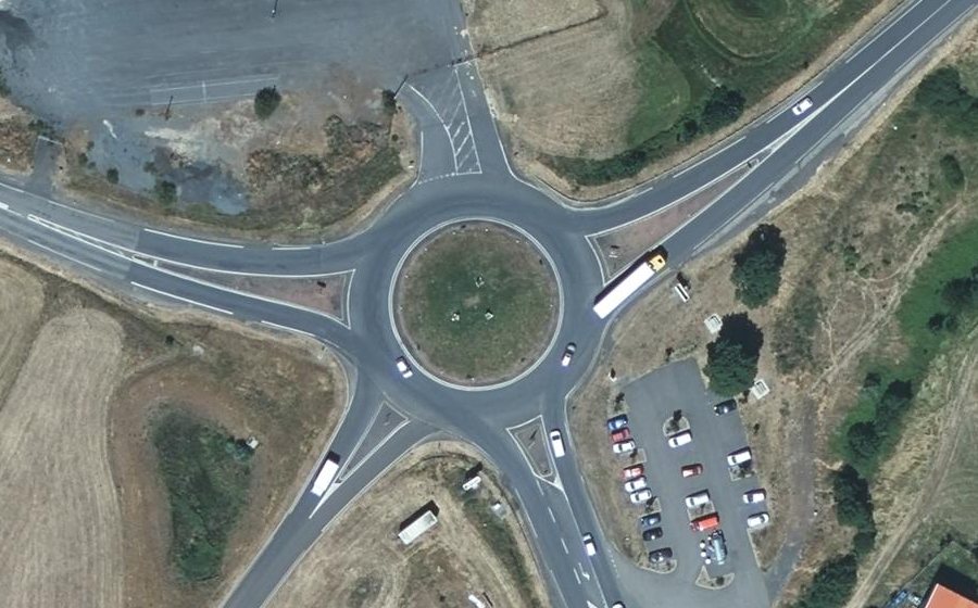 Vue aérienne du Rond-point anonyme n°614185358