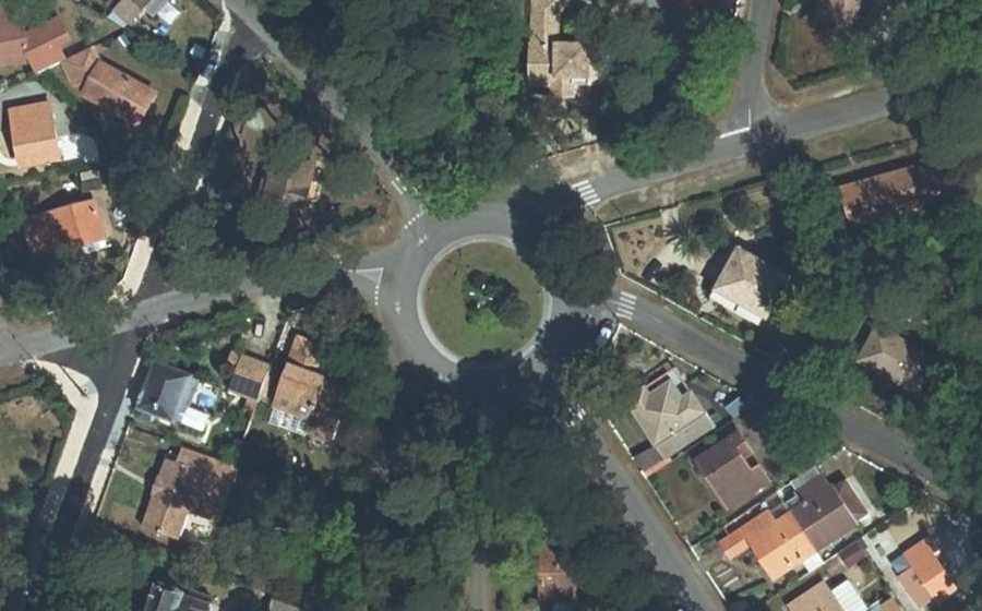 Vue aérienne du Rond-point anonyme n°61423543