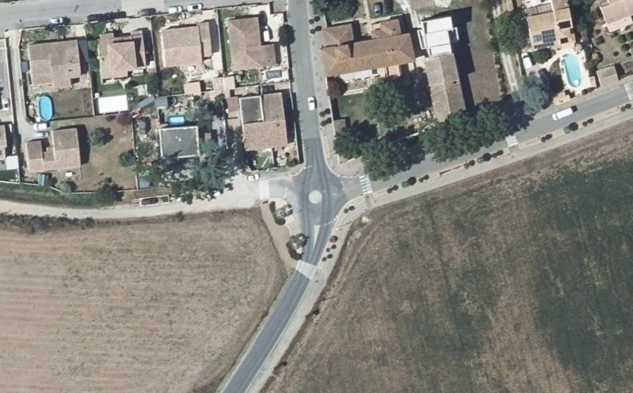 Vue aérienne du Rond-point anonyme n°614258646