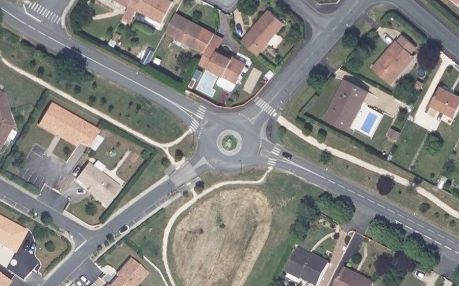 Vue aérienne du Rond-point anonyme n°614584986