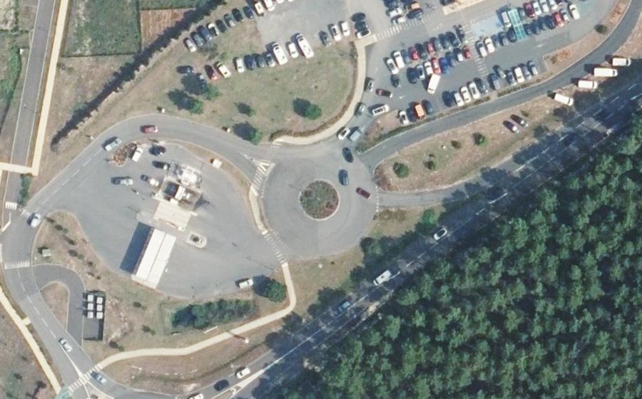 Vue aérienne du Rond-point anonyme n°615557077