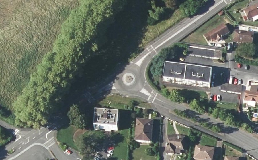 Vue aérienne du Rond-point anonyme n°615557466