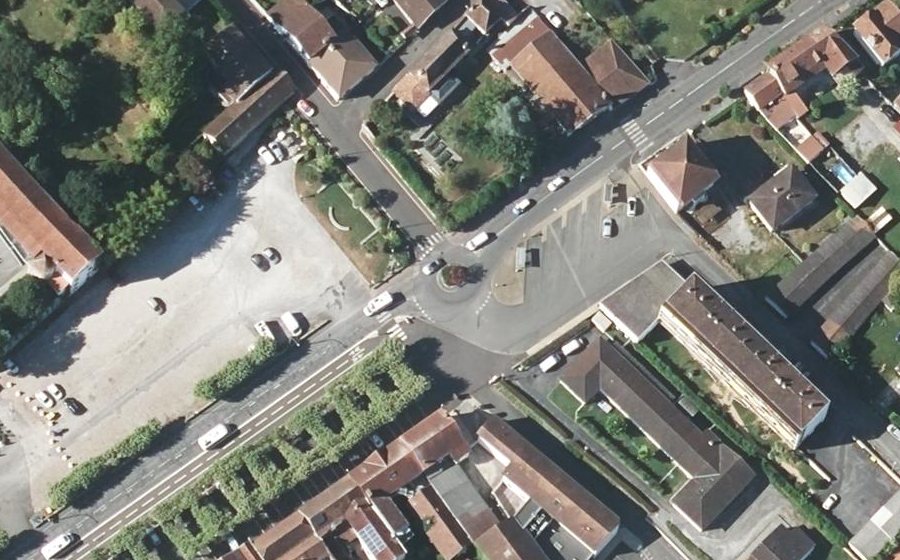 Vue aérienne du Rond-point anonyme n°615557473