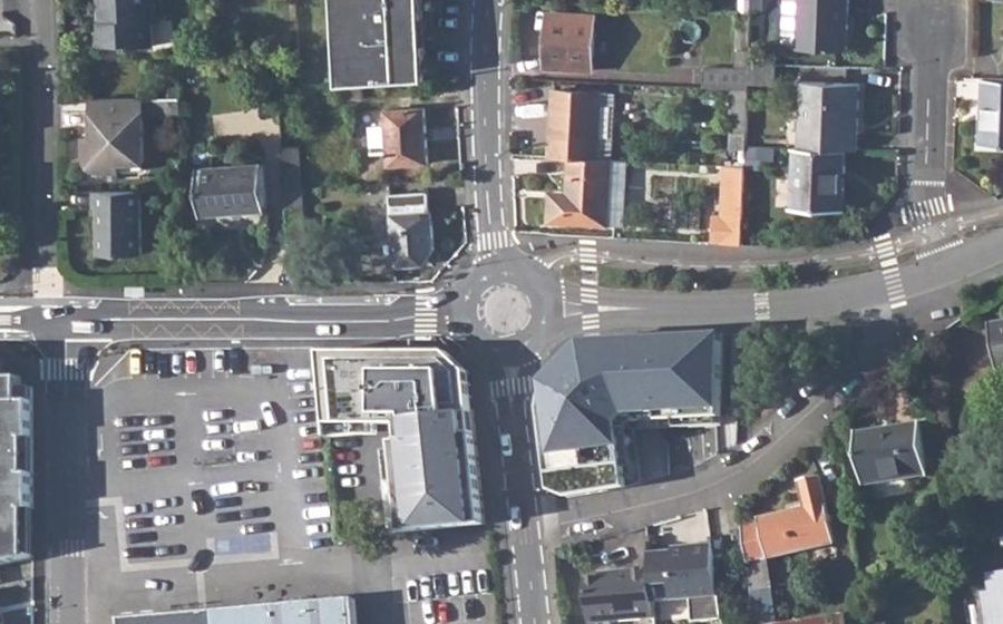 Vue aérienne du Rond-point anonyme n°615570281