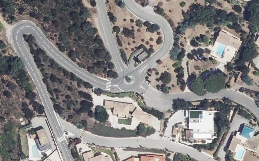 Vue aérienne du Rond-point anonyme n°615639429