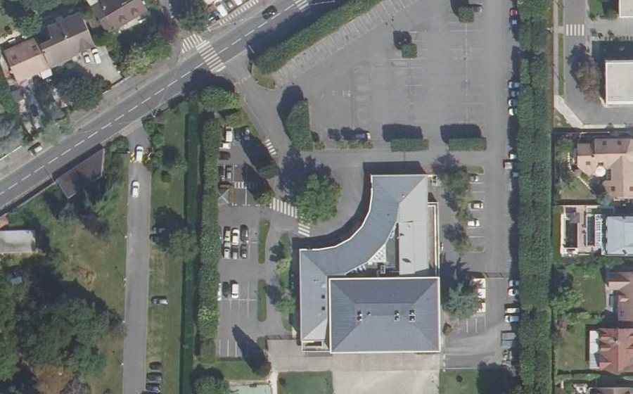 Vue aérienne du Rond-point anonyme n°615862147