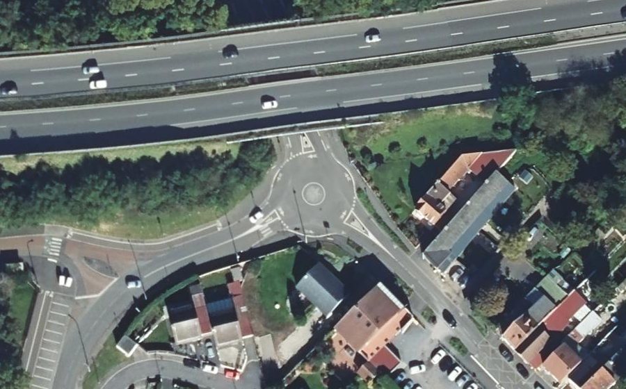 Vue aérienne du Rond-point anonyme n°615873537