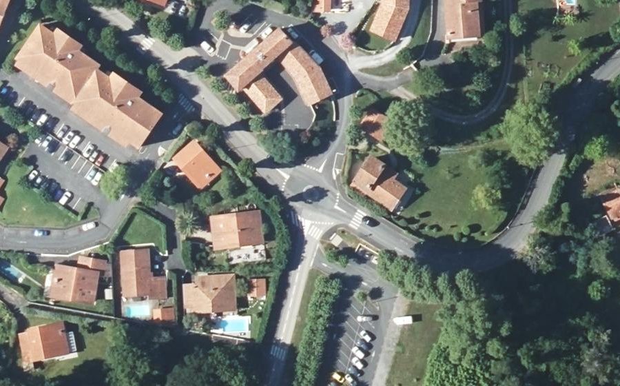 Vue aérienne du Rond-point anonyme n°616076643