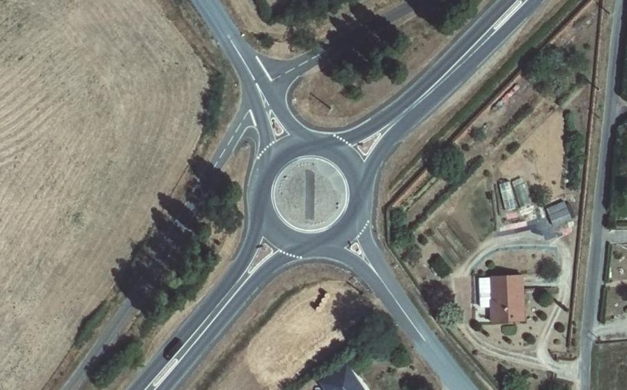 Vue aérienne du Rond-point anonyme n°616102937