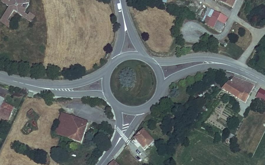 Vue aérienne du Rond-point anonyme n°616124249