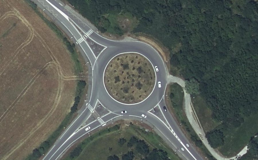 Vue aérienne du Rond-point anonyme n°616124418