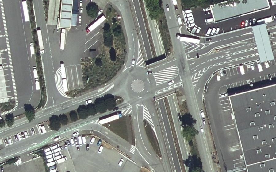Vue aérienne du Rond-point anonyme n°616124423