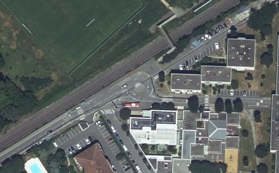 Vue aérienne du Rond-point anonyme n°616124798