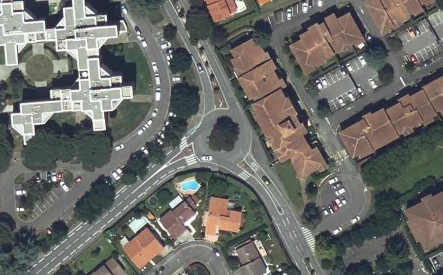 Vue aérienne du Rond-point anonyme n°616124808