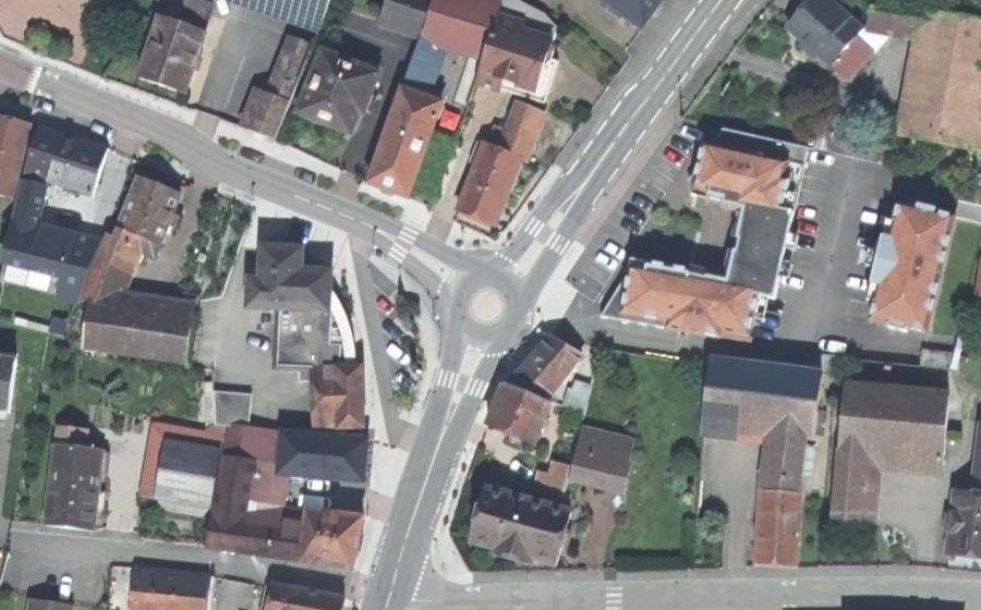 Vue aérienne du Rond-point anonyme n°616412750