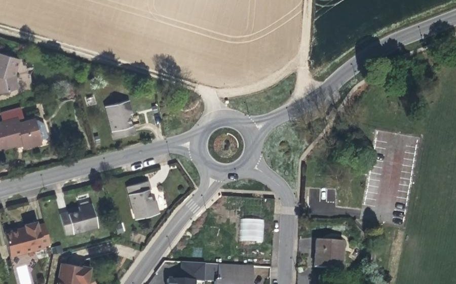 Vue aérienne du Rond-point anonyme n°616713480