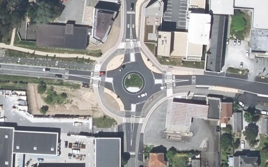 Vue aérienne du Rond-point anonyme n°617143767