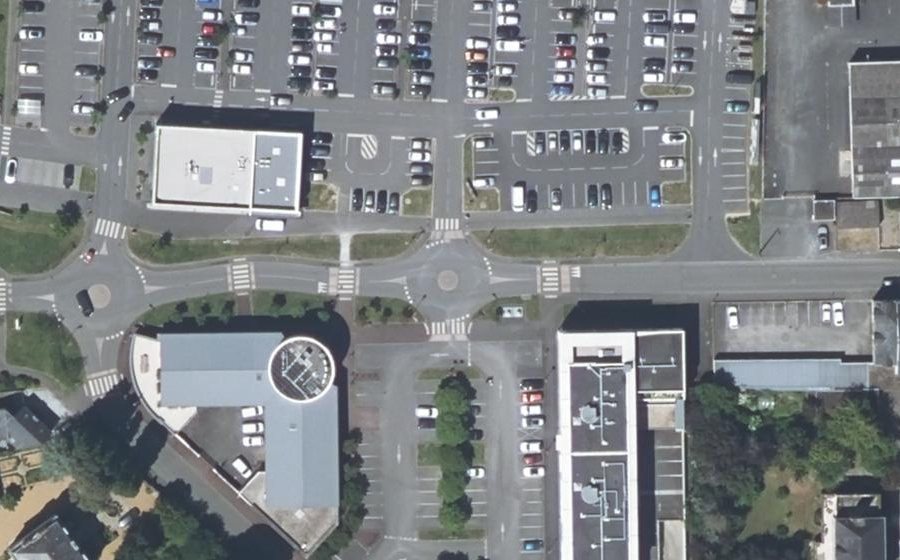 Vue aérienne du Rond-point anonyme n°617148303