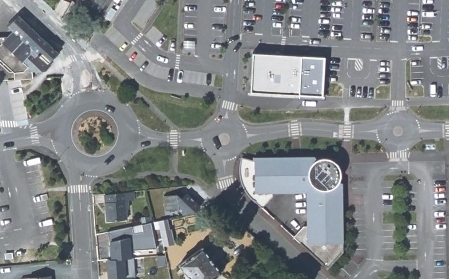 Vue aérienne du Rond-point anonyme n°617148307