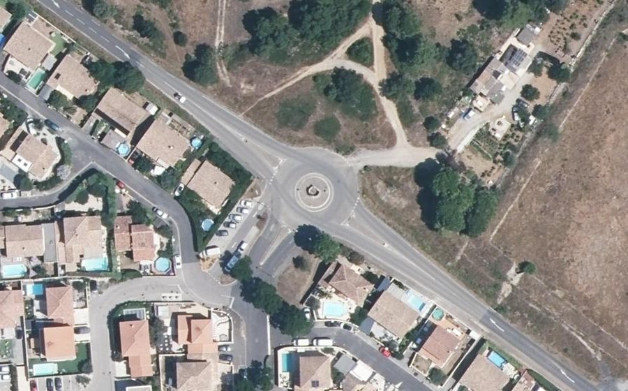 Vue aérienne du Rond-point anonyme n°61730445